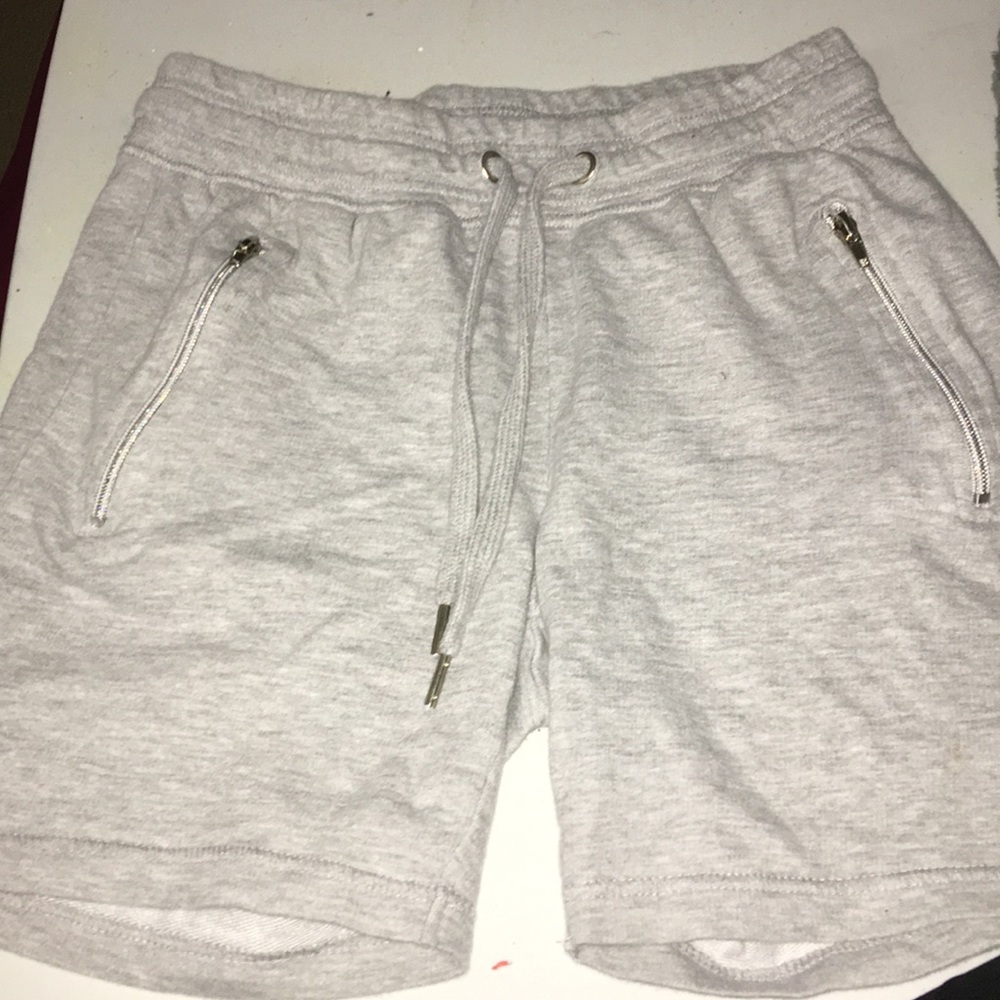 gray shorts